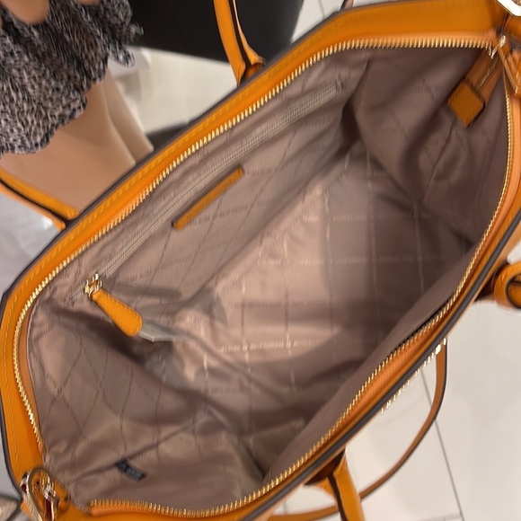 Michael Kors Avril Large Top Zip Satchel Shoulder Bag
Honeycomb - Picture 14 of 16